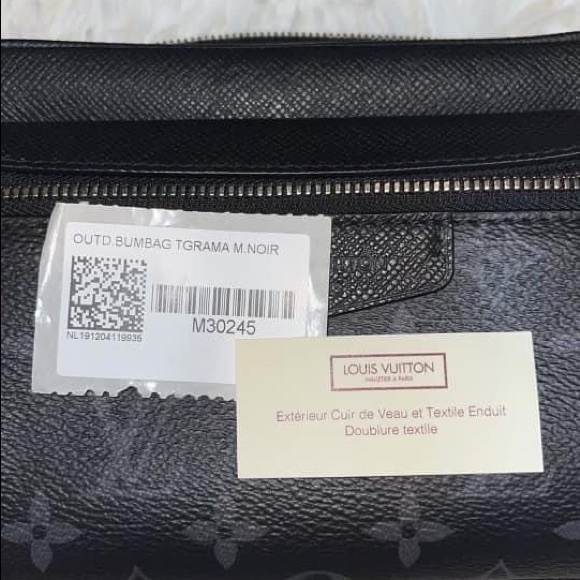 Pristine 100% Authentic LV Outdoor Bumbag in Noir - Picture 9 of 12